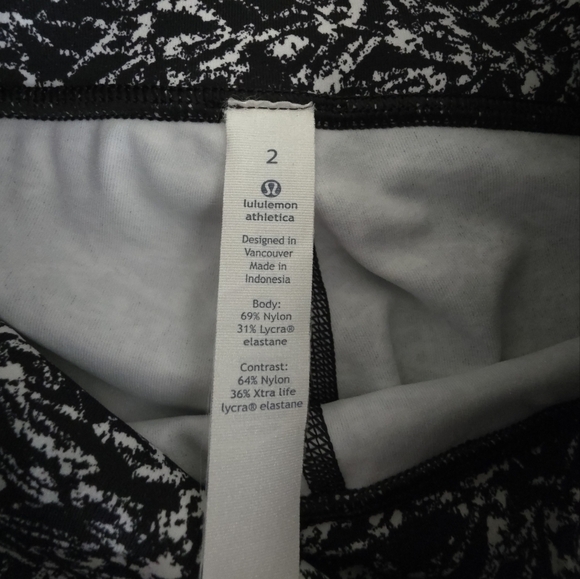 Lululemon Deep Breath Crop (21" ) Iced Wave White Black / Black Size 2 - Picture 7 of 15